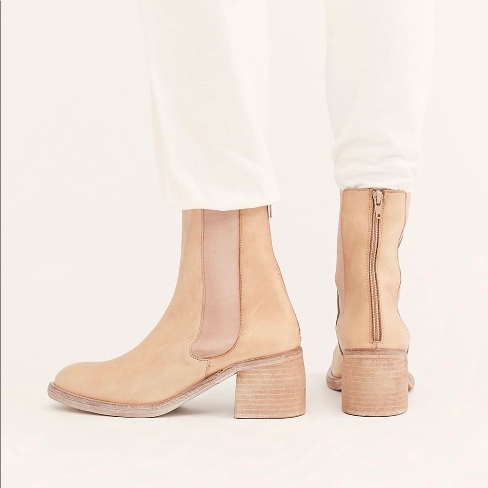 Free people essential Chelsea boot